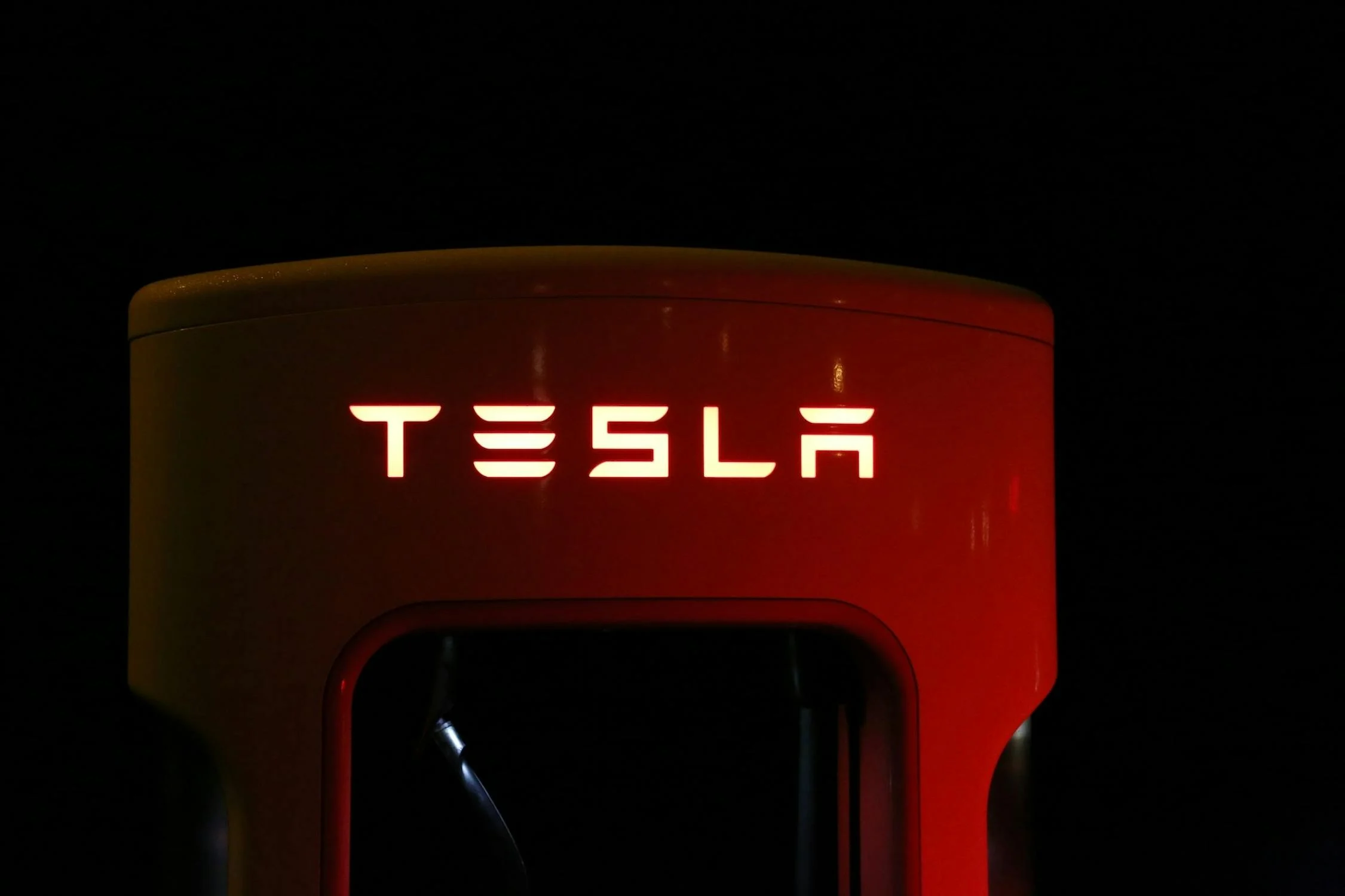 Tesla to release an Apple Watch App that works as a key